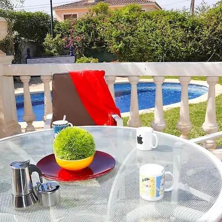 Great With Ac, Pool And Bbq エル・カンページョ