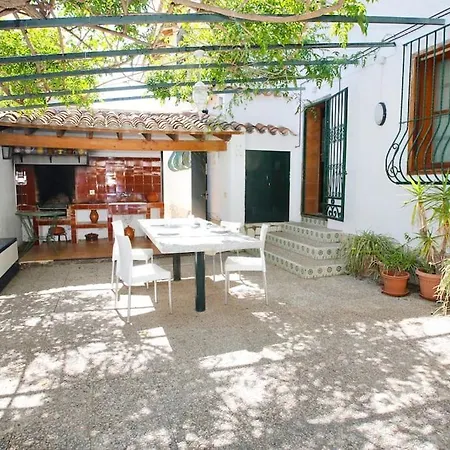 Holiday home Great With Ac, Pool And Bbq