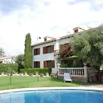 Great With Ac, Pool And Bbq